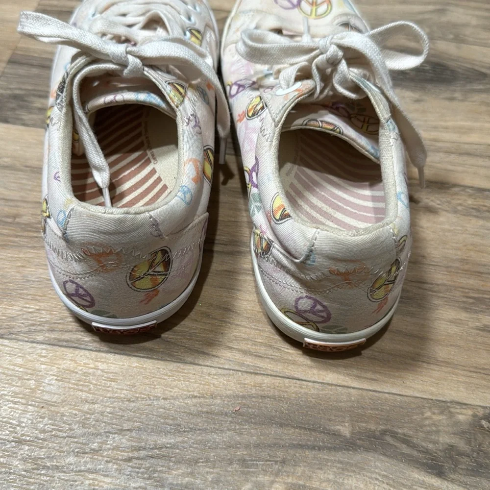 Taos Women’s Peace Sign Hippie Groovy Sneakers Shoe Off-White & Multicolor Sz 6‎